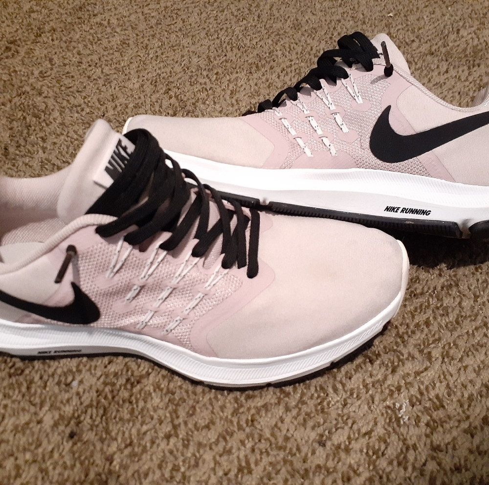 Nikes size 7.5